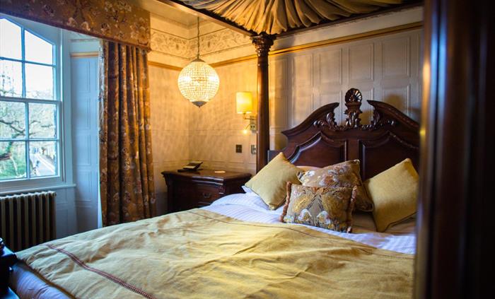 you'll just want to cosy 'n' cwtch in our luxurious 4 posters